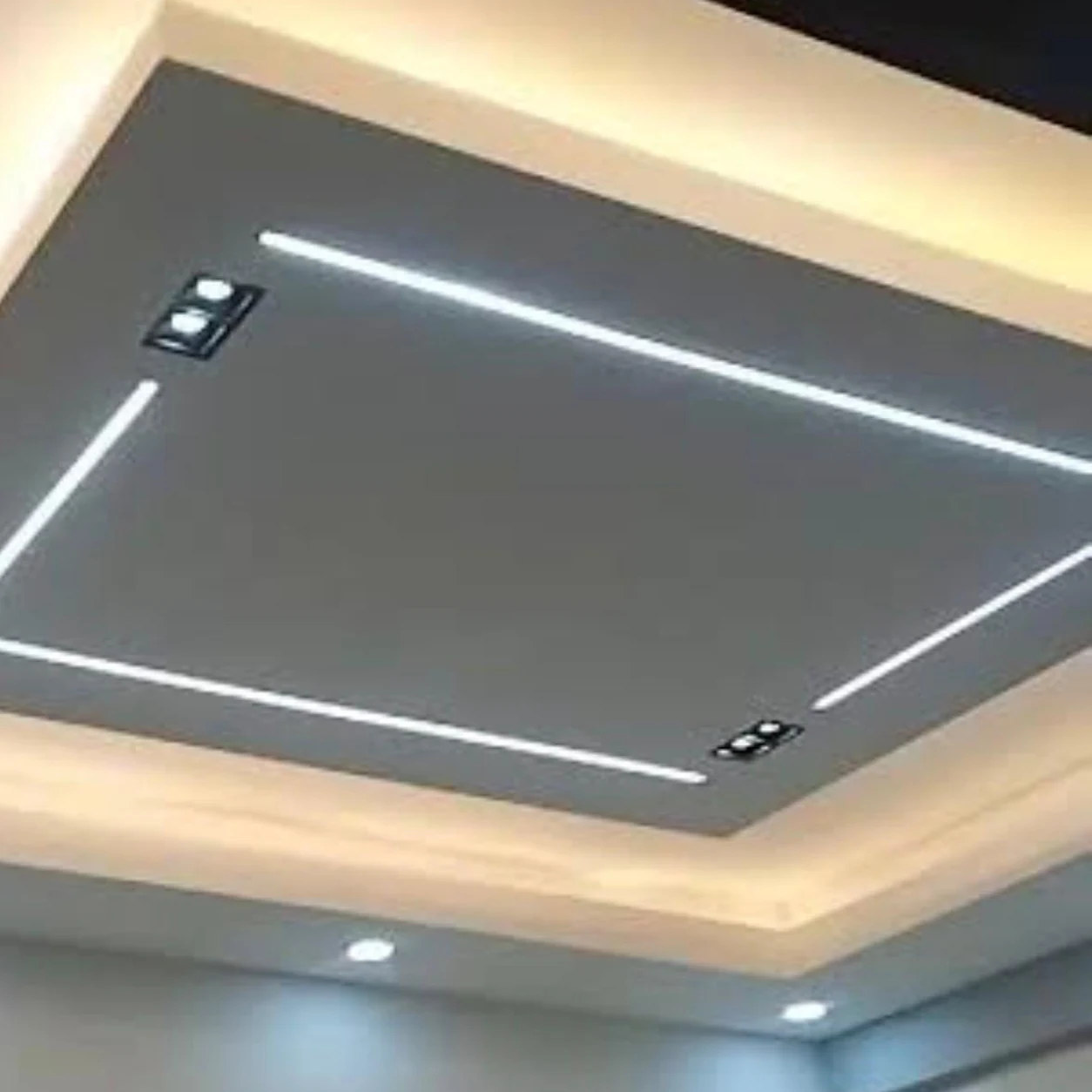 Dekoratif tavan ve lineer LED aydınlatma uygulaması